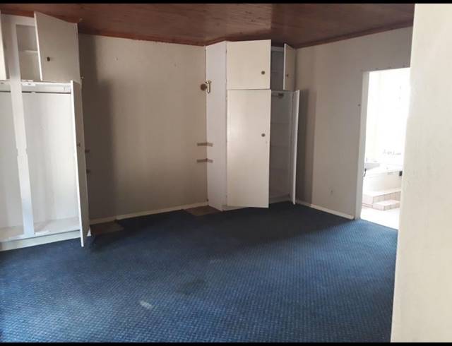 4 BEDROOM HOUSE FOR SALE IN KLOPPERPARK